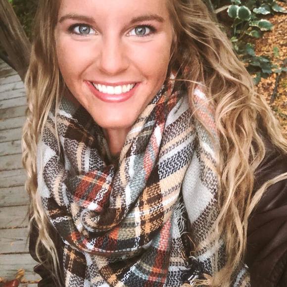 Meet your Posher, Molly - Picture 1 of 1